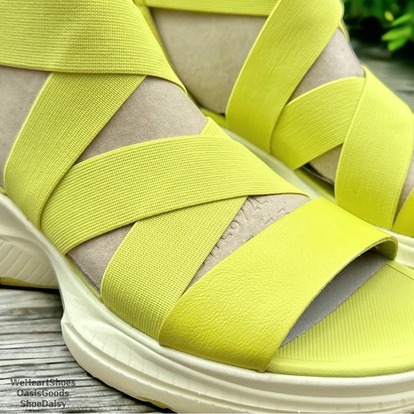 NIB Sorel Explorer Blitz Multistrap Sport Sandal Bolt Bolt Hint Neon Yellow - Picture 4 of 16